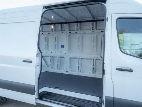 Used 2025 Mercedes-Benz Sprinter 2500 image 11