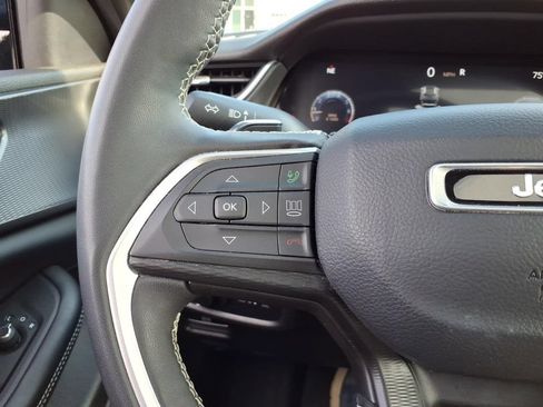 Used 2024 Jeep Grand Cherokee Altitude AWD/4WD image 19