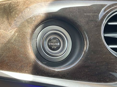 Used 2018 Mercedes-Benz S 560 Sedan image 34
