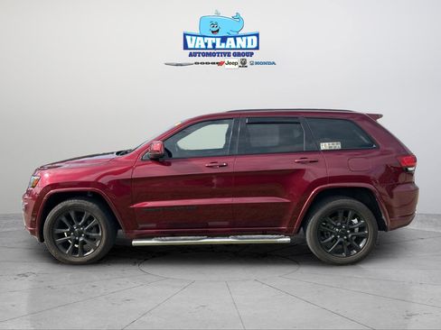 Used 2020 Jeep Grand Cherokee Altitude AWD/4WD image 2