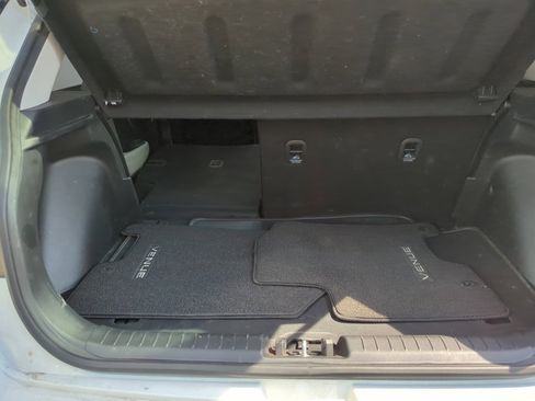 Used 2023 Hyundai Venue SEL image 19