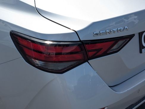 Used 2021 Nissan Sentra SV FWD image 11