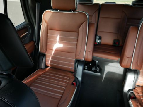 Used 2024 GMC Yukon Denali Ultimate AWD/4WD image 13