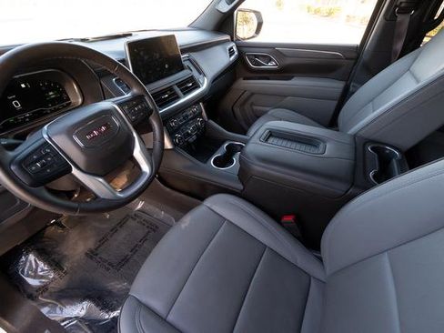 Used 2023 GMC Yukon XL SLT image 23