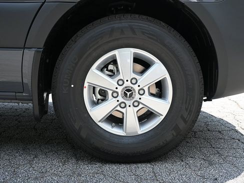 Used 2025 Mercedes-Benz Sprinter 2500 image 33