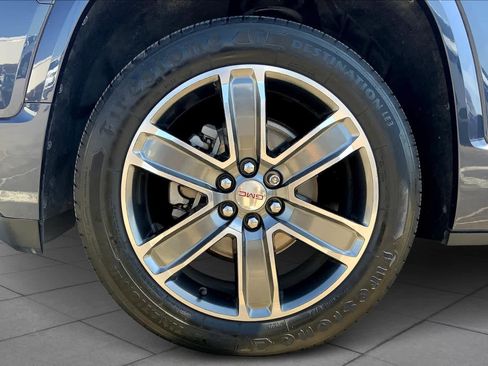 Used 2019 GMC Acadia Denali w/ Technology Package image 9