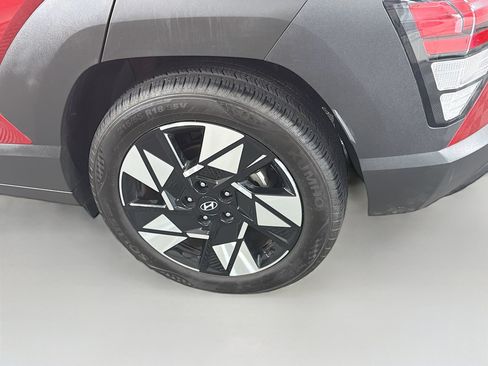 Used 2025 Hyundai Kona SEL FWD image 11