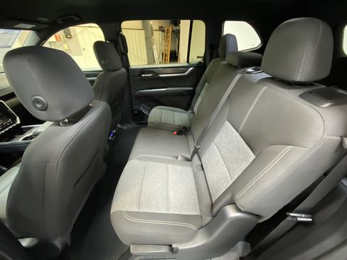 Used 2025 GMC Acadia Elevation image 25