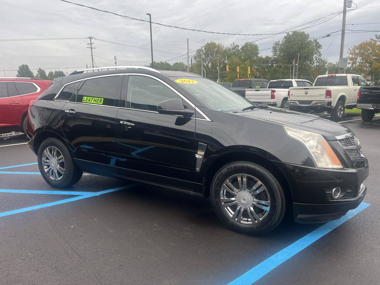 Used 2011 Cadillac SRX Luxury FWD image 3