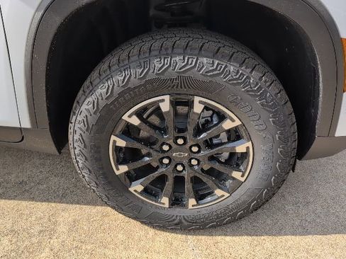 New 2026 Chevrolet Traverse Z71 w/ Enhanced Driving Package image 3