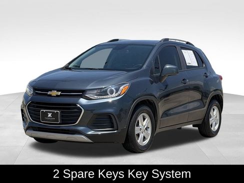 Used 2021 Chevrolet Trax LT w/ LT Convenience Package FWD image 5