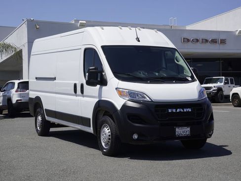 Used 2025 RAM ProMaster 2500 w/ Convenience Group FWD image 2