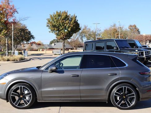 Used 2020 Porsche Cayenne Turbo image 6