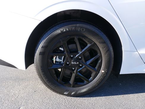 New 2025 Kia K5 LXS image 11