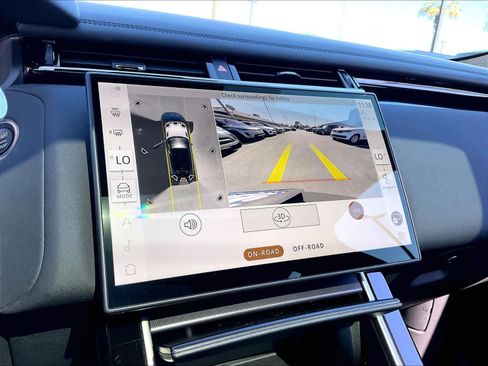 Used 2026 Land Rover Range Rover Velar Dynamic SE AWD/4WD image 23