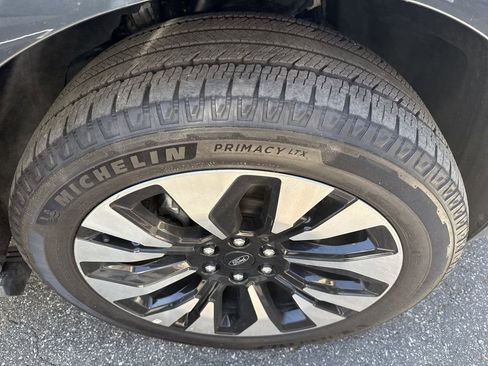 Used 2025 Ford Expedition Platinum w/ Driver's Package image 2