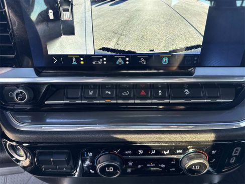 Used 2024 Chevrolet Silverado 2500 High Country w/ Technology Package image 18