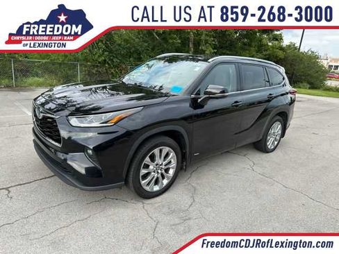 Used 2023 Toyota Highlander Limited AWD/4WD image 1