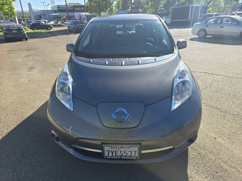 Used 2017 Nissan Leaf S w/ Charge Package FWD image 2