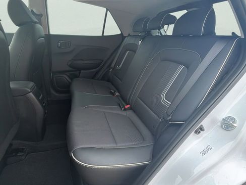 Used 2024 Hyundai Venue Limited FWD image 17