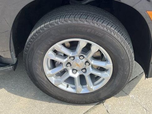 Used 2025 Chevrolet Tahoe LT RWD image 13