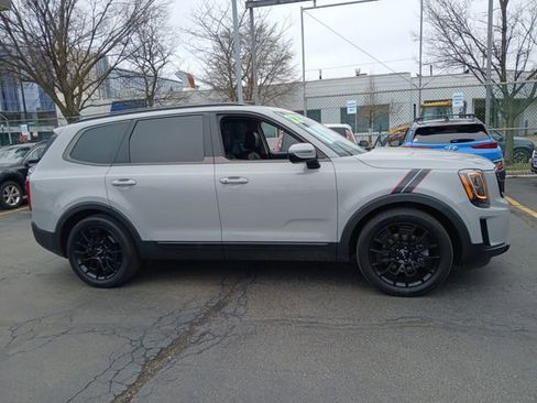 Used 2022 Kia Telluride SX w/ Nightfall Edition Package image 3