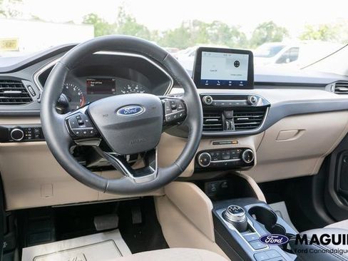 Used 2022 Ford Escape SE w/ Cold Weather Package AWD/4WD image 12