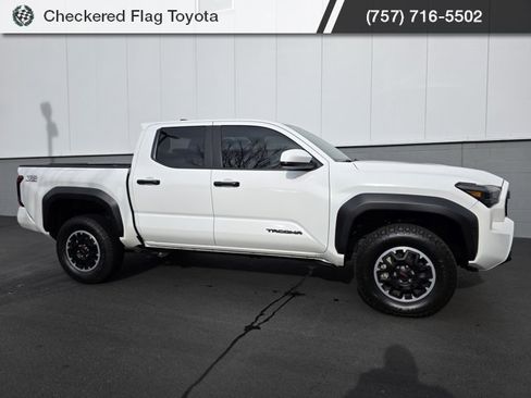 Used 2024 Toyota Tacoma TRD Off-Road image 10