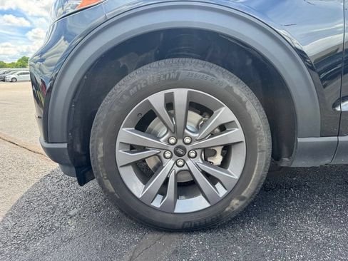 Used 2023 Ford Explorer XLT w/ Equipment Group 202A AWD/4WD image 11