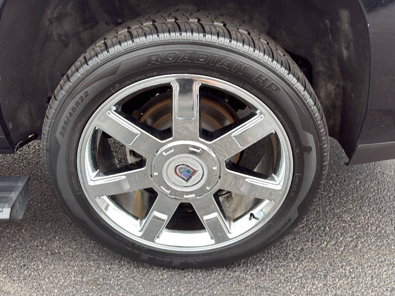 Used 2017 Cadillac Escalade ESV Platinum AWD/4WD image 36