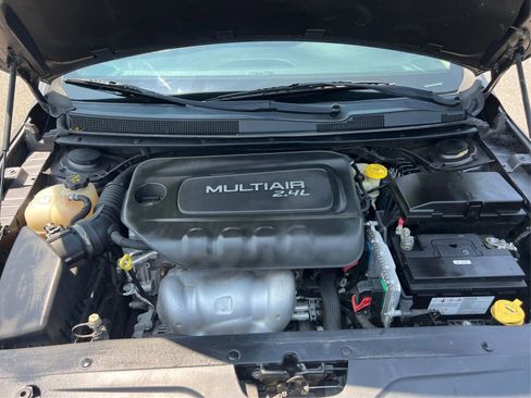 Used 2015 Chrysler 200 Limited image 15