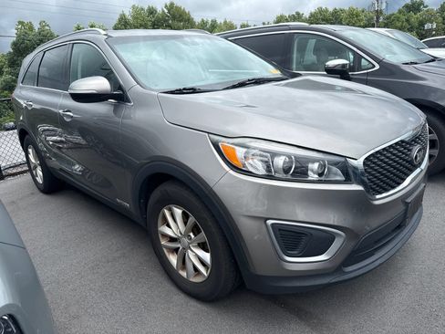 Used 2016 Kia Sorento LX AWD/4WD image 4