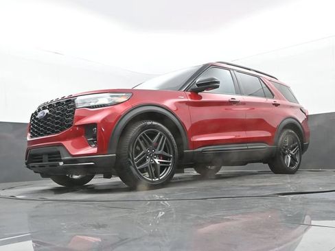 Used 2025 Ford Explorer ST-Line w/ Premium Package RWD image 29