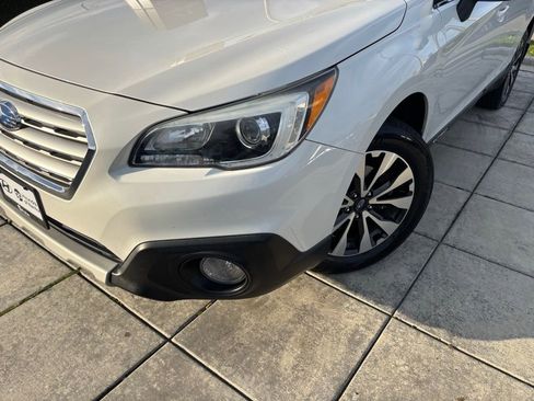 Used 2017 Subaru Outback 2.5i Limited image 2