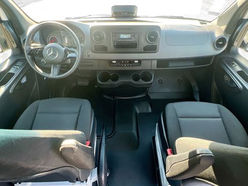 Used 2025 Mercedes-Benz Sprinter 2500 image 28