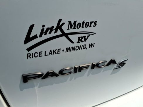 Used 2023 Chrysler Pacifica Touring-L w/ S Appearance Package AWD/4WD image 4