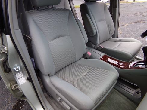 Used 2004 Toyota Highlander Limited AWD/4WD image 23