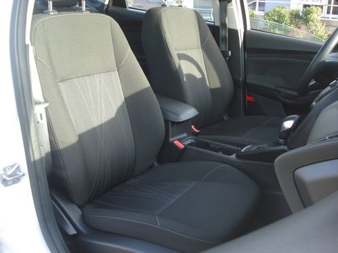 Used 2018 Ford Focus SE image 30