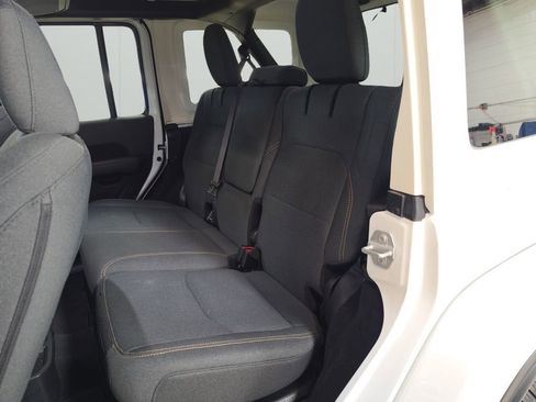 Certified 2025 Jeep Wrangler Unlimited Sahara w/ Safety Group AWD/4WD image 14