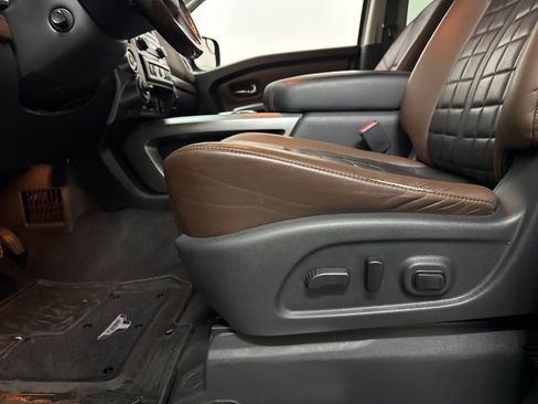 Used 2018 Nissan Titan Platinum Reserve AWD/4WD image 32