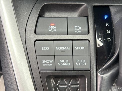 Used 2024 Toyota RAV4 XLE AWD/4WD image 25