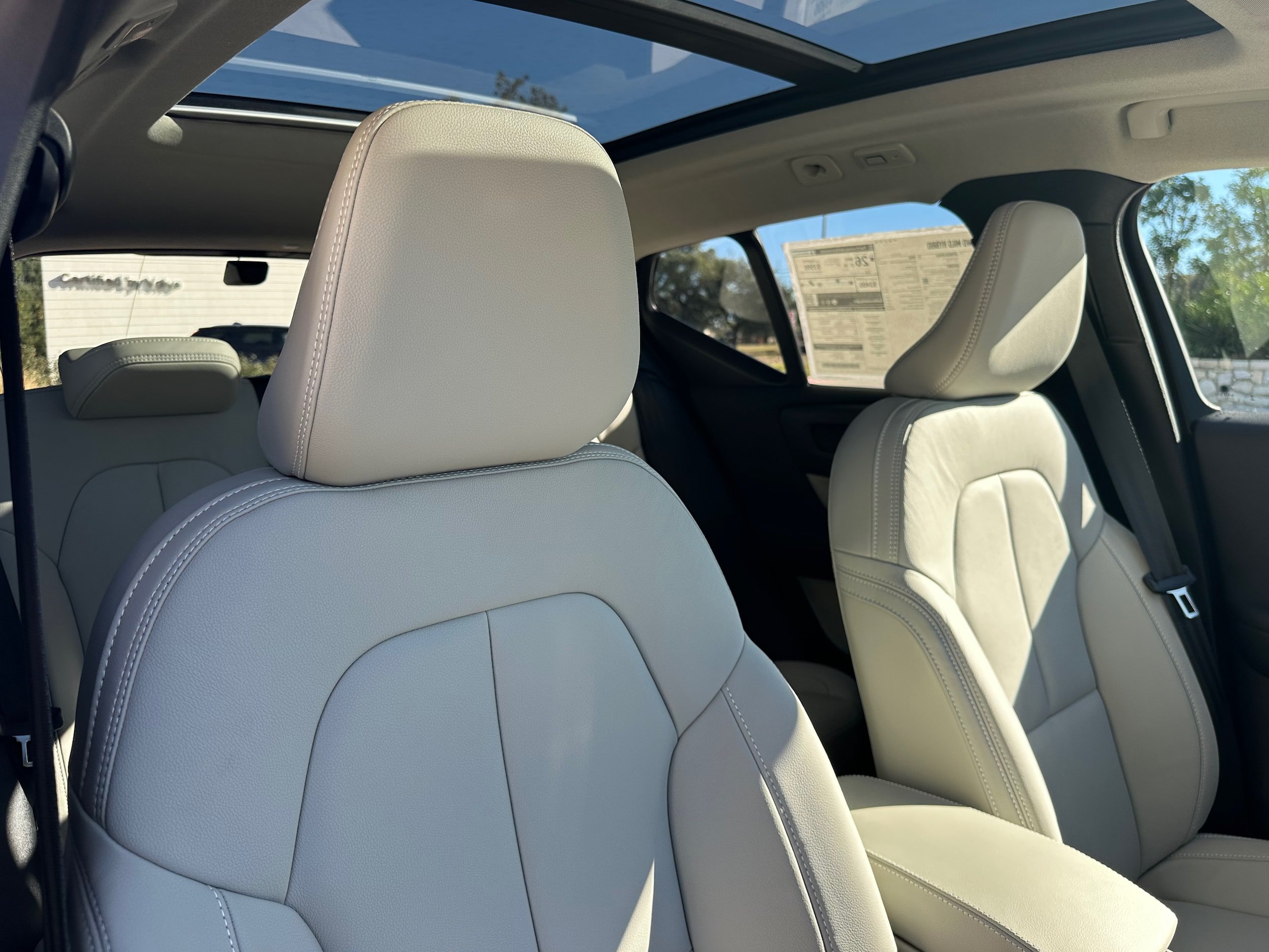 New 2026 Volvo XC40 B5 Plus w/ Protection Package Premier AWD/4WD image 9