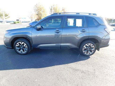 Used 2025 Subaru Forester Premium w/ Convenience Package #1 image 9