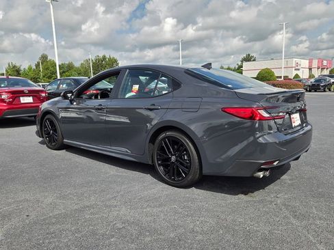 Used 2025 Toyota Camry SE FWD image 9