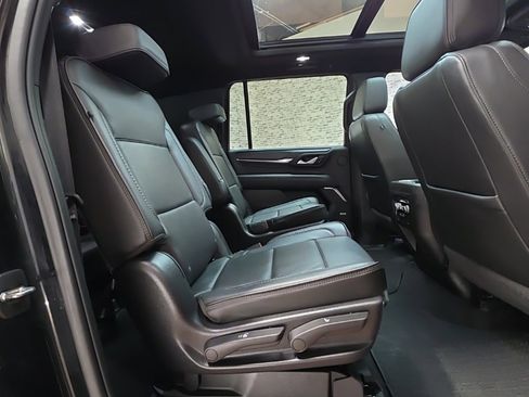 Used 2022 GMC Yukon XL Denali image 15