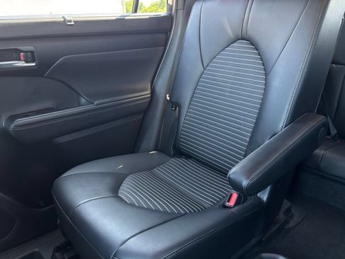 Used 2025 Toyota Highlander XSE AWD/4WD image 43