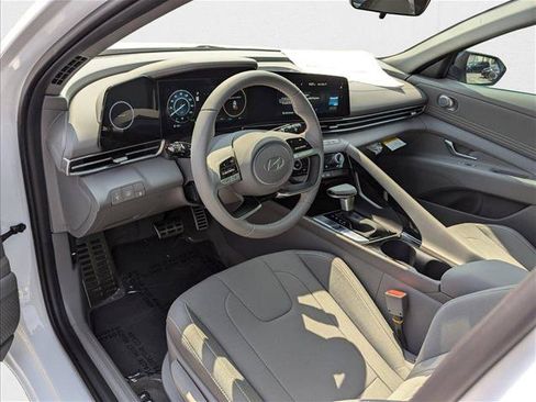 New 2025 Hyundai Elantra SEL FWD image 3