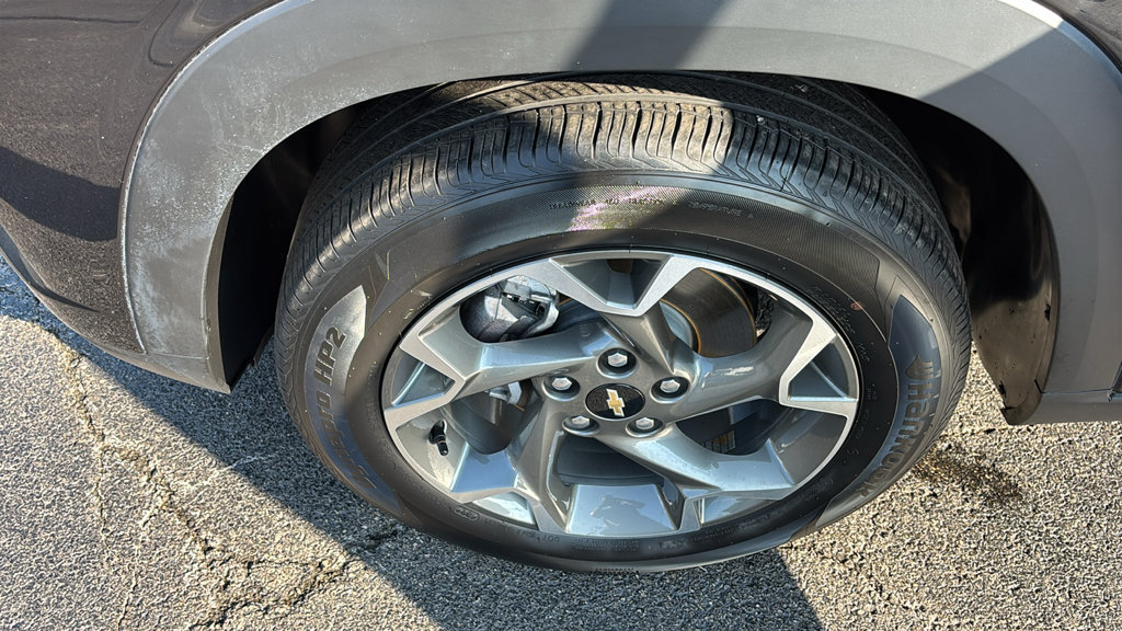 Used 2025 Chevrolet Trax LT FWD image 33