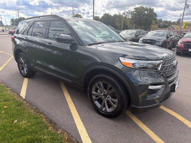 Used 2024 Ford Explorer XLT w/ Equipment Group 202A AWD/4WD image 3