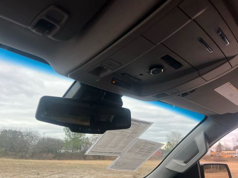 Used 2018 Chevrolet Suburban LT image 26